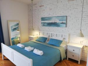 Two-Bedroom Apartment with Balcony and Sea View room in Villa Allegra