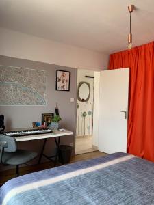 Bright and quiet house with two gardens north shade and south sun