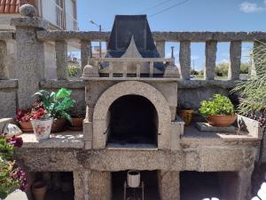 Piso bajo de 3 habitaciones y un baño SIN cocina