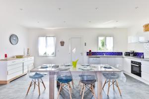 Maisons de vacances Belle maison pour 6 proche centre de Beauvoir mer : photos des chambres