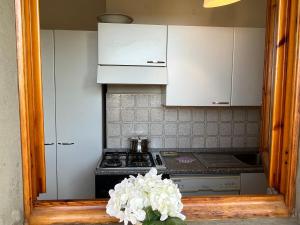 FREE PARKING Comfortable Apartment in the Historic Village of Suvereto with garden