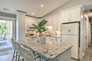 Emerald Isle Escape with Bikes about 1 Mi to Beach!