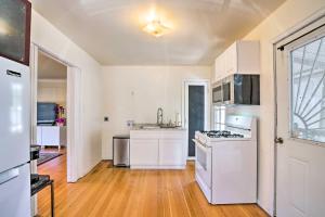 Sun-Dappled Retreat Walk to Restaurants!