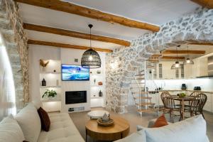 Petrino Two-Bedroom House in Mirthios