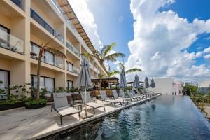 Hive Cancun by G Hotels