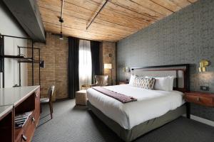 King Room room in Hewing Hotel