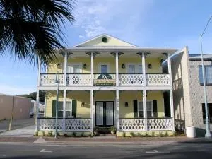 Inn on the Avenue - Chicken Island