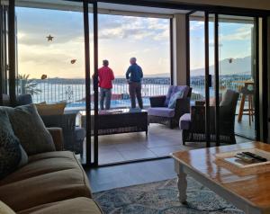 Die Braaihuis- sleeps 6, Large Veranda, Sea Views, Central and Fabulous!