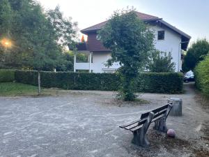 Entre Lac dAnnecy et montagnes, golf et parapente à pieds