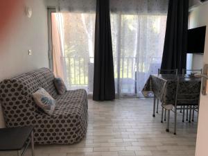 Charmant studio climatisé pinède 1 min de la mer