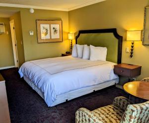 King Room - Pet-Friendly room in Bard's Inn Hotel