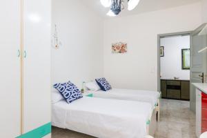 Air-conditioned Villa 300 Meters From Porto Cesareo Beach With Parking