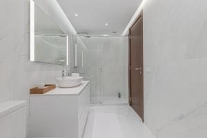 Lujoso Ap con piscina frente al mar