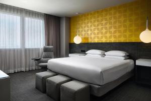 King Suite room in Hyatt Regency Los Angeles International Airport