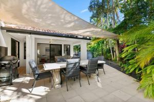 Central Tropical Oasis with Pool