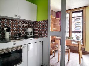 Studio classique Départ et retour skis aux pieds Balcon est - FR-1-344-1130