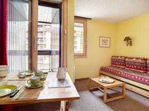 Studio classique Départ et retour skis aux pieds Balcon est - FR-1-344-1130