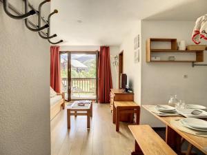 Appartement 2 pièces au pied des pistes avec balcon privé et 6 couchages - FR-1-344-1143