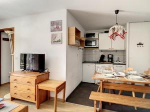 Appartement 2 pièces au pied des pistes avec balcon privé et 6 couchages - FR-1-344-1143