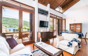 Lovely Home In Ston With Wifi