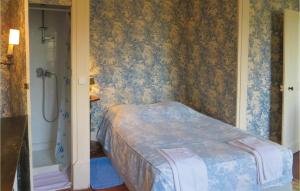 Maisons de vacances Lovely Home In St Michel D,chavaignes With Outdoor Swimming Pool : photos des chambres