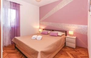 Three Bedroom Apartment in Vojnic Sinjski