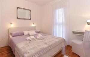 Three Bedroom Apartment in Vojnic Sinjski