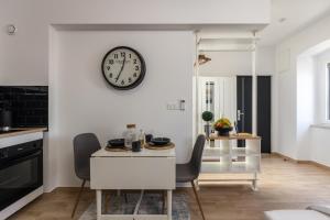 Agostini - Self Check-In Studios - Free Gated Parking On Site