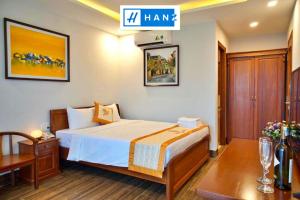 Phòng Tiêu Chuẩn Giường Đôi Lớn (Standard Queen Room)