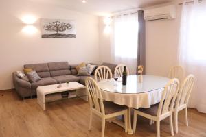 Apartment MARY- 2 free parking, near Mall of Split