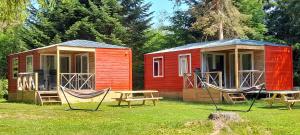 Chalet et mobil homes dans la montagne au Camping les Sapins