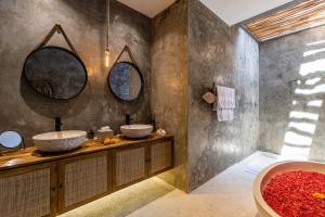 NEWLY RENOVATED trendy 4bd Pvt villa in Seminyak
