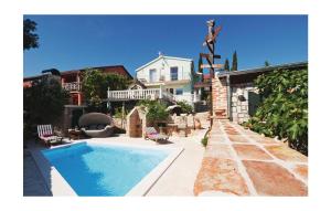 Cozy Home In Maslenica With Kitchen