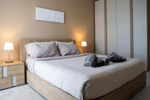 Modern - Central - Close to Beach - 5 Star rating APT