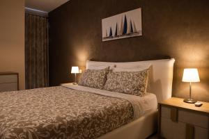 Modern - Central - Close to Beach - 5 Star rating APT