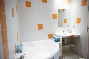 Appartements ColorZen - Confortable Lumineux Netflix - Appart Pezenas Centre : photos des chambres