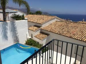 Marina del Este sea view half villa