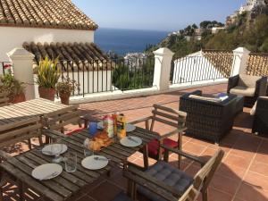 Marina del Este sea view half villa