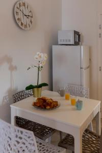 Appartements LOC TROTTEUR LE FLEUR DES CHAMPS F2 cosy, gare SNCF de Lourdes : photos des chambres