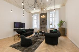 Bohemian Dream Home In The Absolute Center w 2BR/2BT