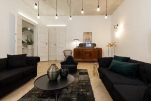 Bohemian Dream Home In The Absolute Center w 2BR2BT