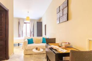 Studio with Balcony room in Puerta San Esteban