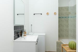 Appartements LE LUCIEN Eco-Appart'Hotel - Angouleme - Centre - Wifi - Parking prive - Classe 4 etoiles : photos des chambres