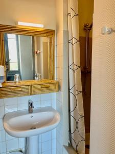 Hotels Hotel Laperouse : photos des chambres