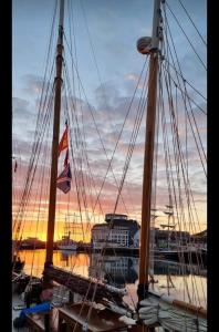 Appartements LA PAUSE studio sur le quai Maupassant a Fecamp : photos des chambres