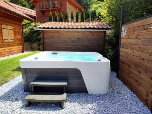 Chalets ⁂⁂ LE NID DE PIERRE & JULIE [CLEDICIHOME] 2 pas du centre ville / SPA & TERASSE AMENAGEE ⁂⁂ : photos des chambres