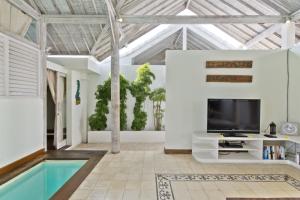 Villa Laksmana Hideaway 2 - Surrounded by water- 2bd villa with fantastic pool!