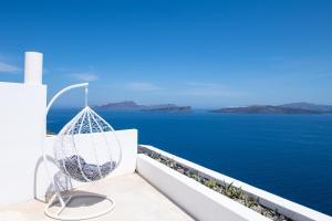 Deluxe Suite with Hot Tub and Panoramic Volcano View room in Avant Garde Suites