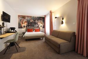 Hotels Hotel la Capelle Millau : Chambre Familiale Supérieure