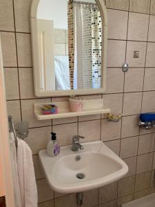 AGKYRA Rooms (Love)